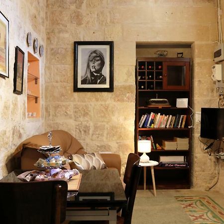 5 Minute Walk From Malta Airport Villa Gudja Екстериор снимка