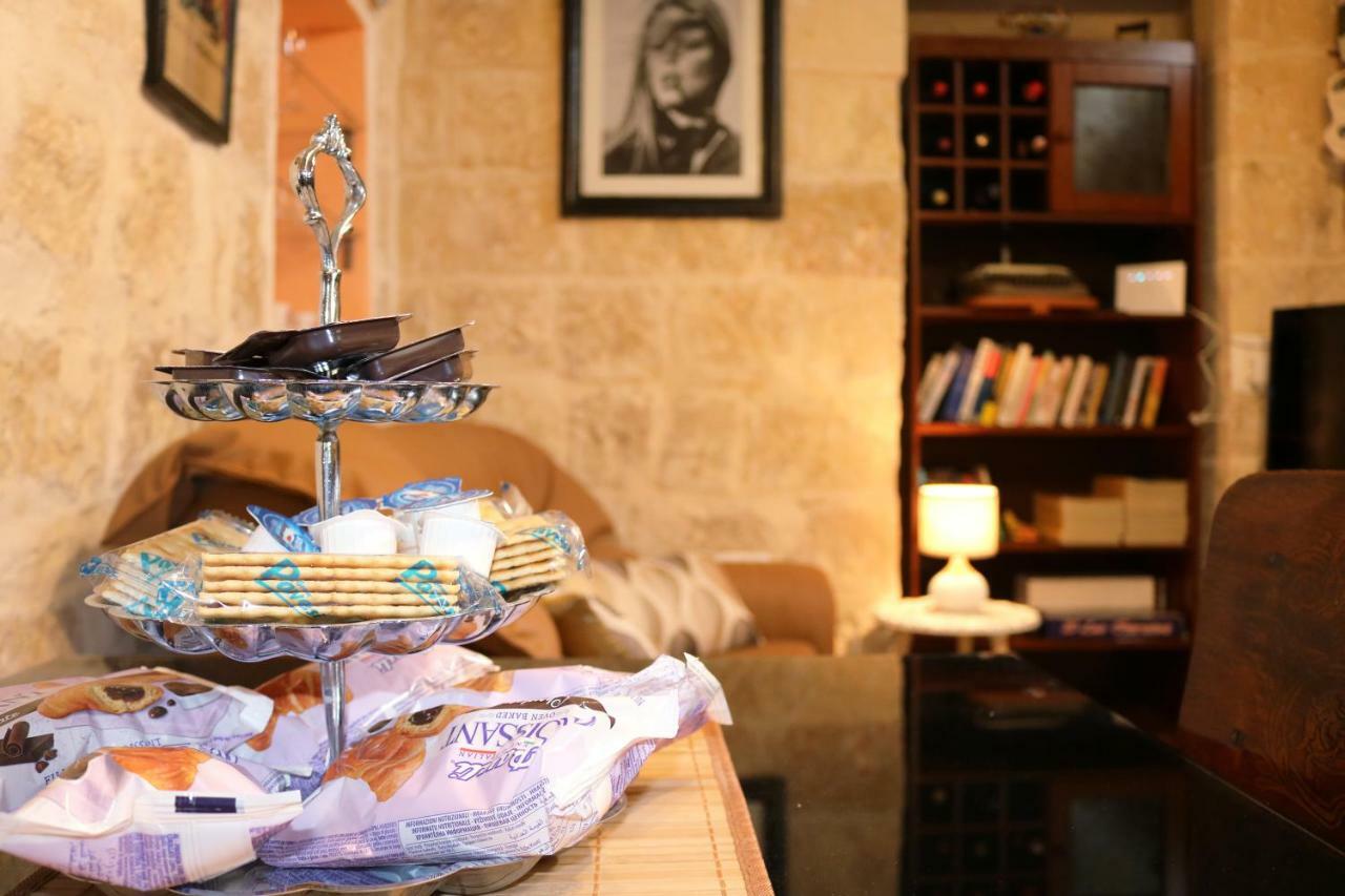 5 Minute Walk From Malta Airport Villa Gudja Екстериор снимка