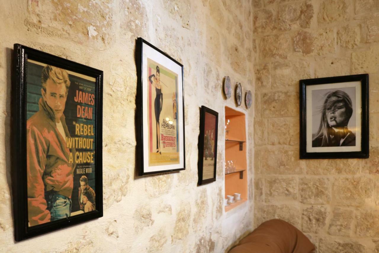5 Minute Walk From Malta Airport Villa Gudja Екстериор снимка