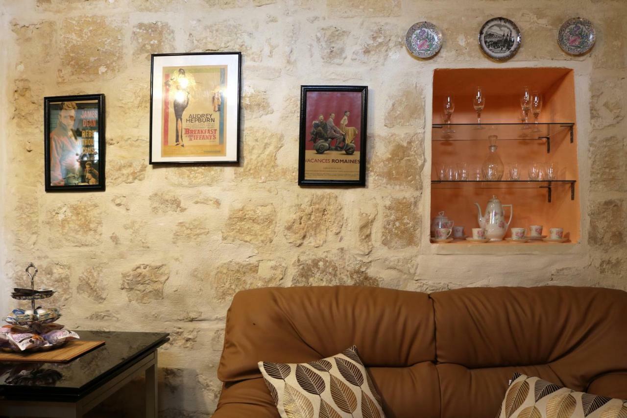 5 Minute Walk From Malta Airport Villa Gudja Екстериор снимка