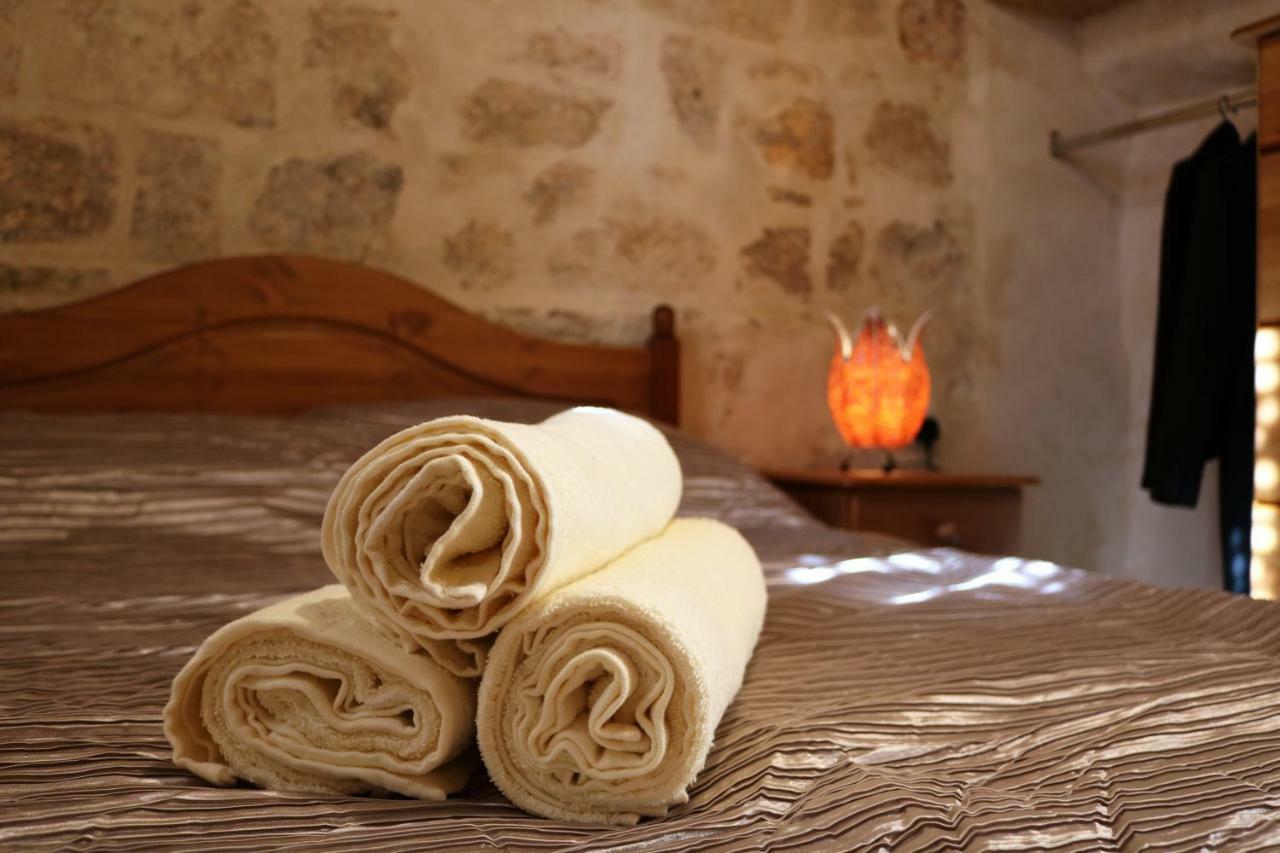 5 Minute Walk From Malta Airport Villa Gudja Екстериор снимка