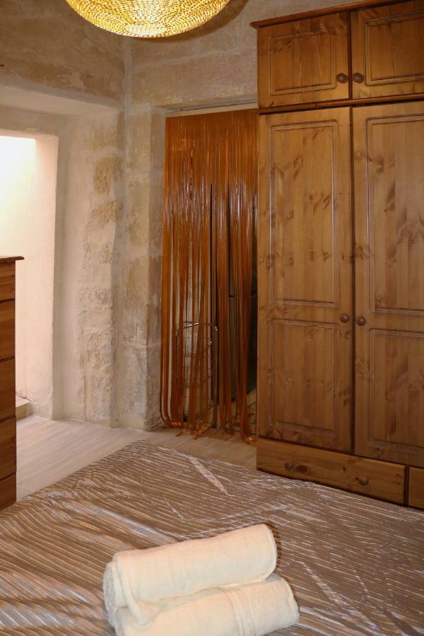 5 Minute Walk From Malta Airport Villa Gudja Екстериор снимка